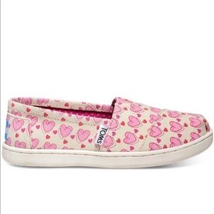 TOMS Girl’s Pink Hearts Classic Shoes Y3 NEW in Box